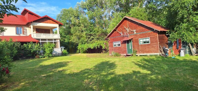 Vila de vanzare cu 6 camere si teren de 5116 mp in Cornu, Prahova