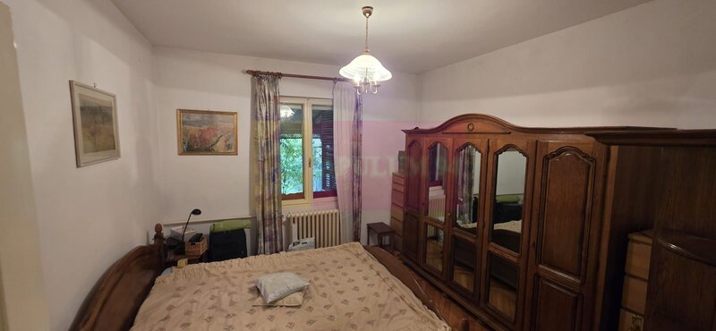 Vila de vanzare cu 6 camere si teren de 5116 mp in Cornu, Prahova