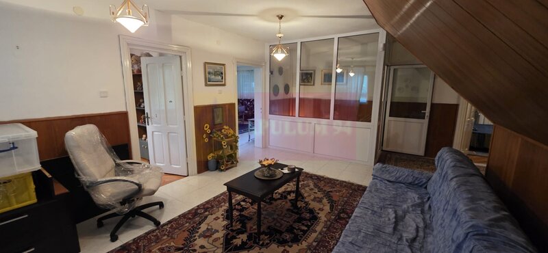 Vila de vanzare cu 6 camere si teren de 5116 mp in Cornu, Prahova