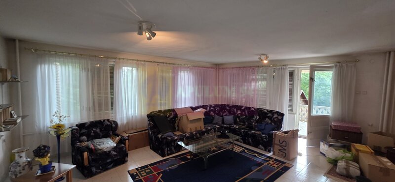 Vila de vanzare cu 6 camere si teren de 5116 mp in Cornu, Prahova