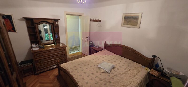 Vila de vanzare cu 6 camere si teren de 5116 mp in Cornu, Prahova