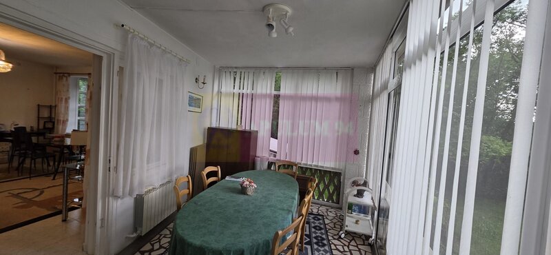 Vila de vanzare cu 6 camere si teren de 5116 mp in Cornu, Prahova
