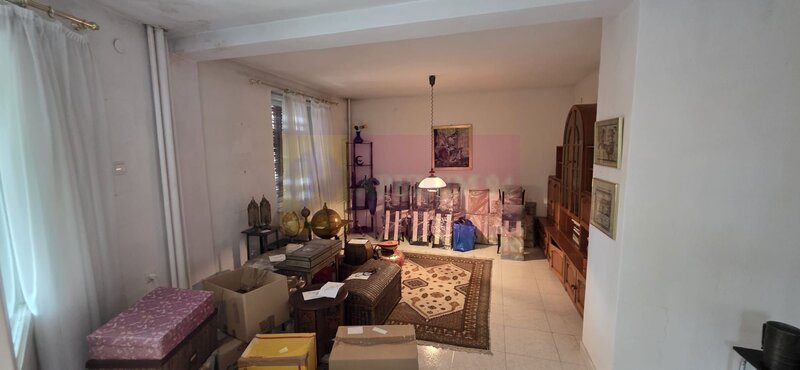 Vila de vanzare cu 6 camere si teren de 5116 mp in Cornu, Prahova