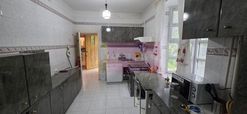Vila de vanzare cu 6 camere si teren de 5116 mp in Cornu, Prahova